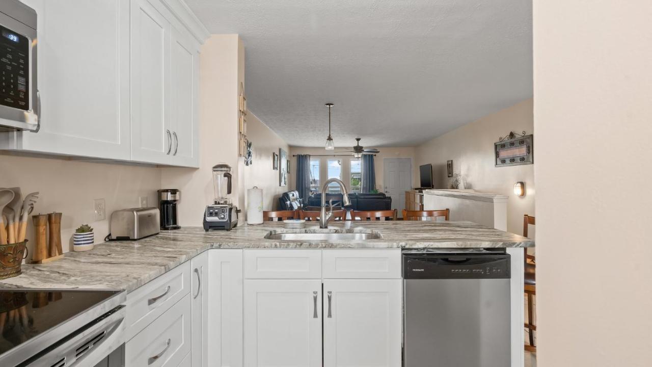 Pet Friendly Townhome With Gulf Views And Hot Tub Right Across From Beach And Schooners Panama City Beach Eksteriør bilde